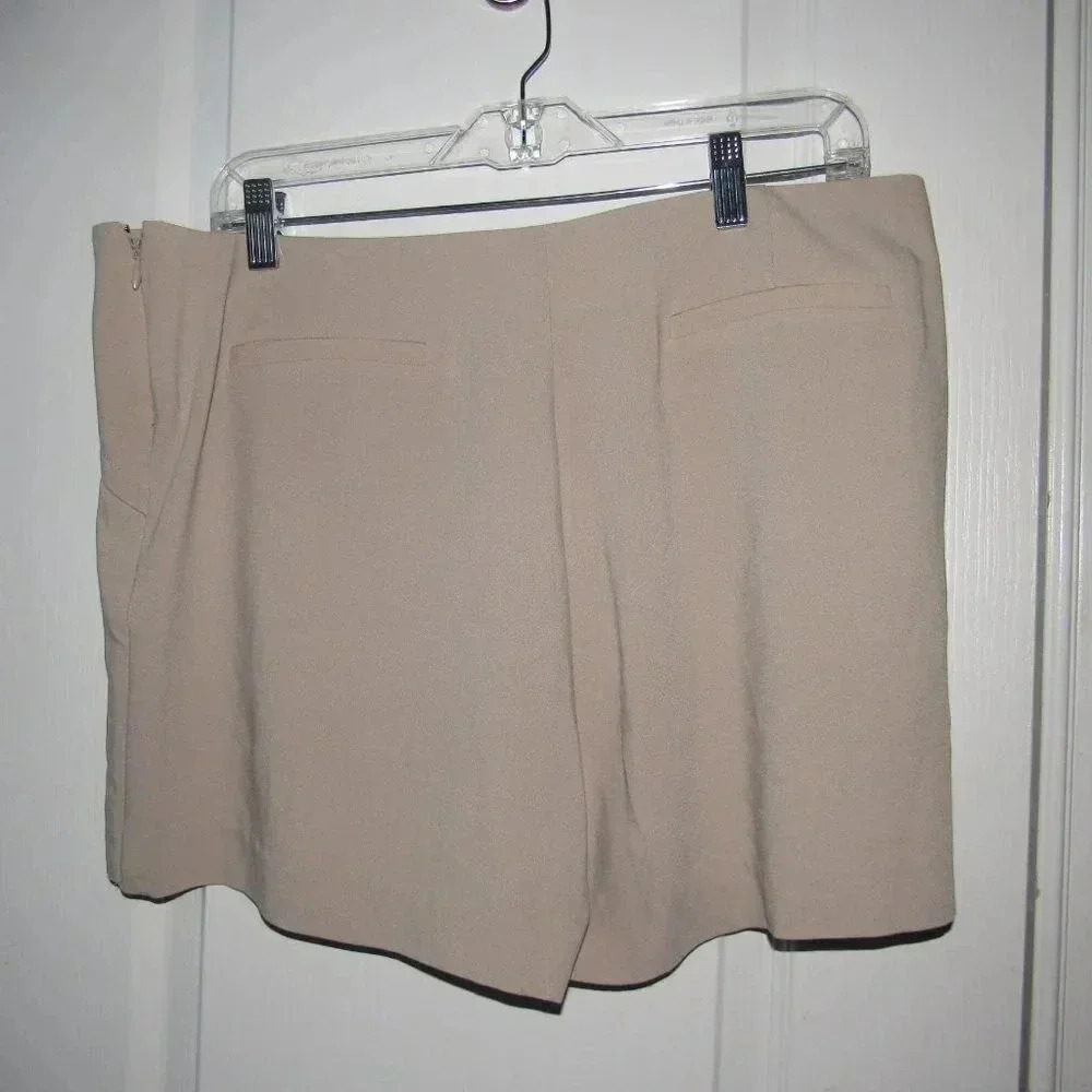BCBGMAXAZRIA Codie Tan Skort (3.75" inseam) Shorts Size L - Picture 3 of 4